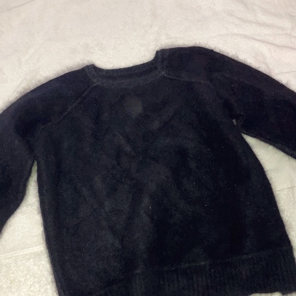 Extremely fluffy black crew neck - Picture 1 of 4